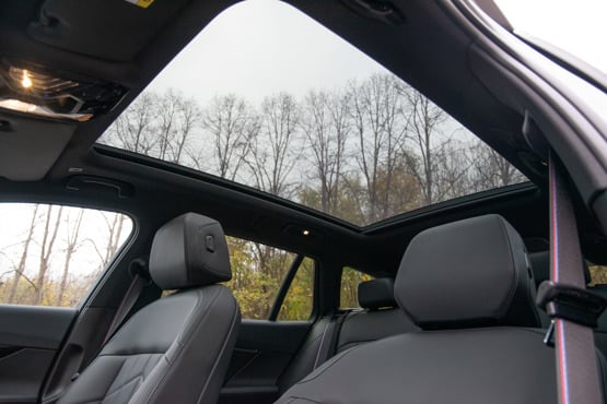 BMW i5 Touring sunroof