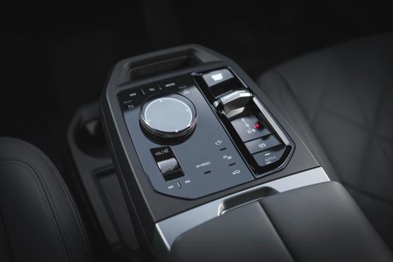 BMW iX iDrive
