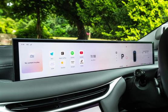 MG IM5 upper screen