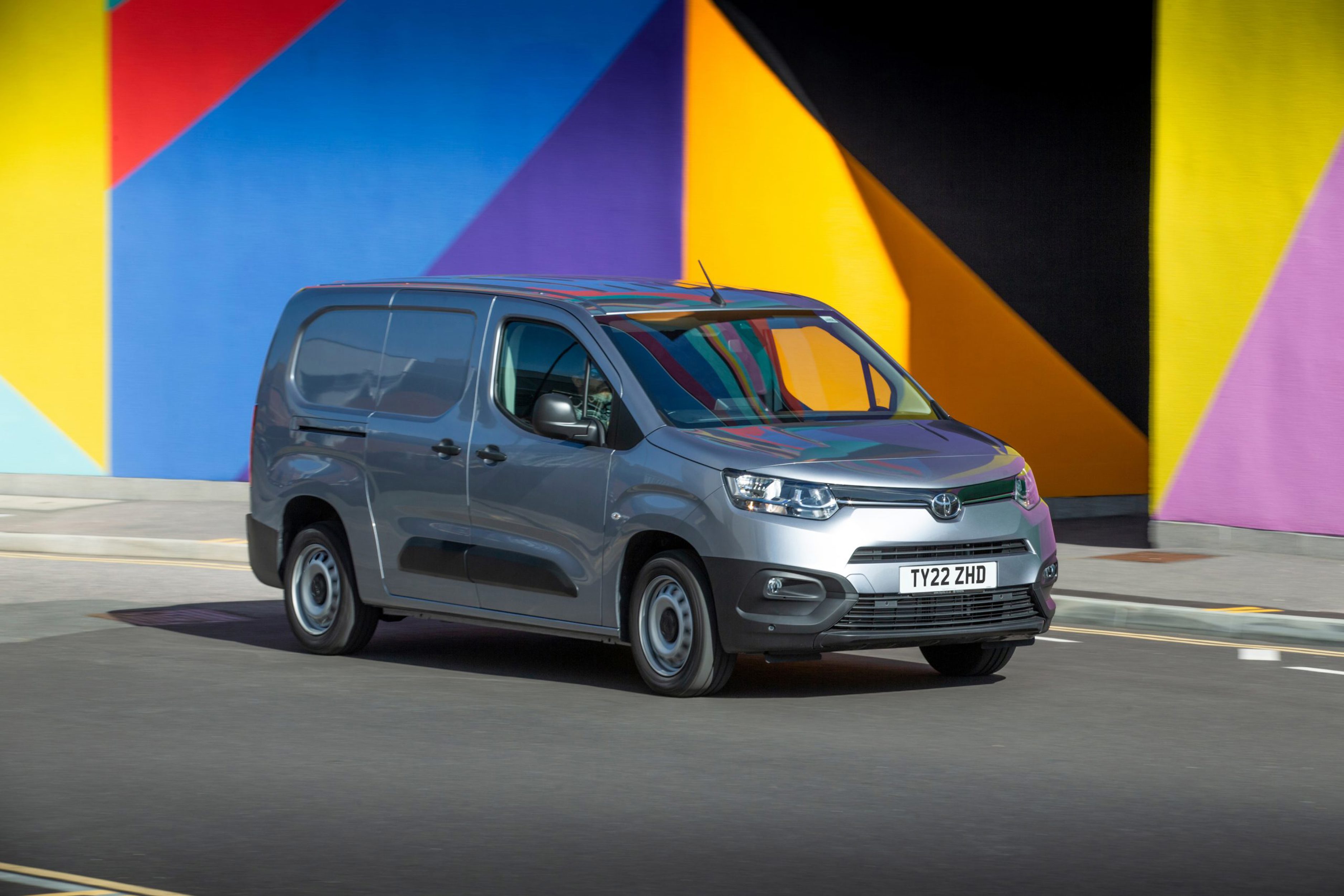 Great Britain: The MAN TGE has been crowned 2021 Best Large Van at the  Parkers Awards