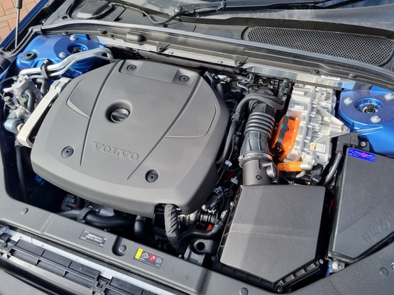 Volvo S60 T8 engine