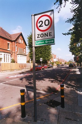 20mph speed limit sign London