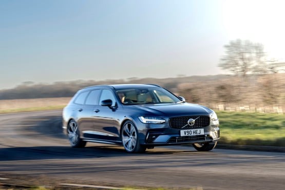 Volvo V90 cornering