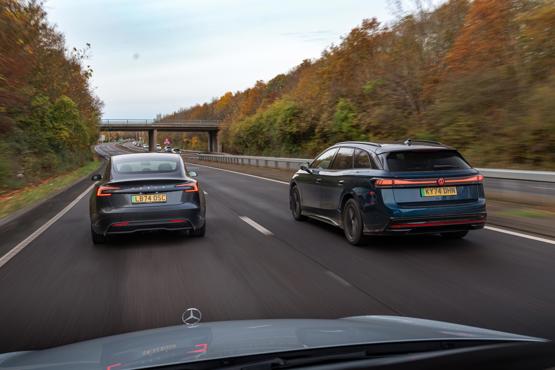 Tesla Model 3 and V ID7 on the motorway