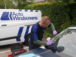 Auto Windscreens technician replacing windscreen