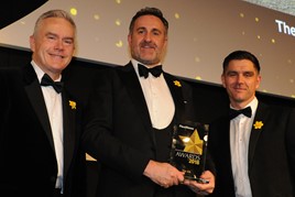 The AA’s Stuart Thomas (centre) collects the best supplier award