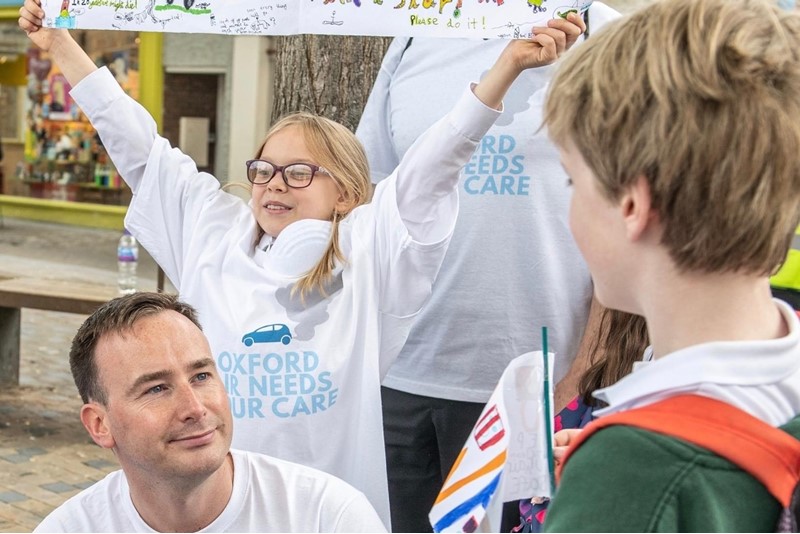 Tom Hayes engages with  local schoolchildren in their clean air campaign 