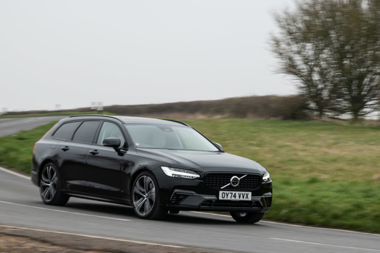 Volvo V90 T8 cornering