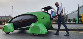 William Sachiti loads up a Kar-go delivery bot