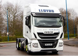 Lloyds Transport takes on Iveco Stralis LNG trucks