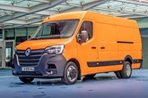 Renault Master in orange